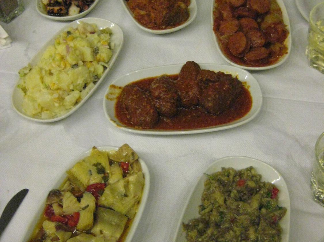 Alyki餐馆和美食-Spiliada