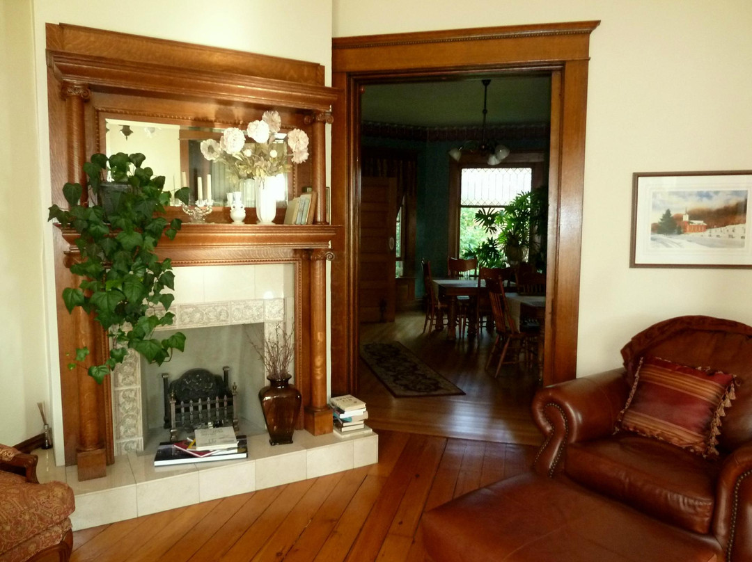 The Tritsch House主图