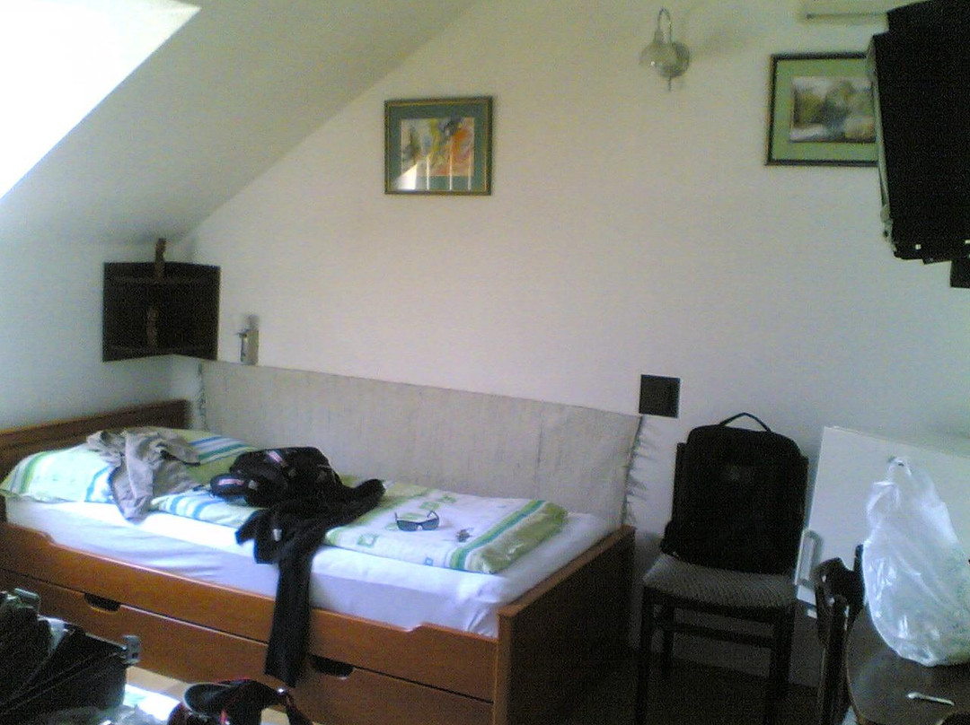 瑞亚佩泽欧酒店主图