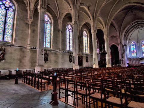 Eglise Saint Pierre-Le Champ-Saint-Pere必去景点