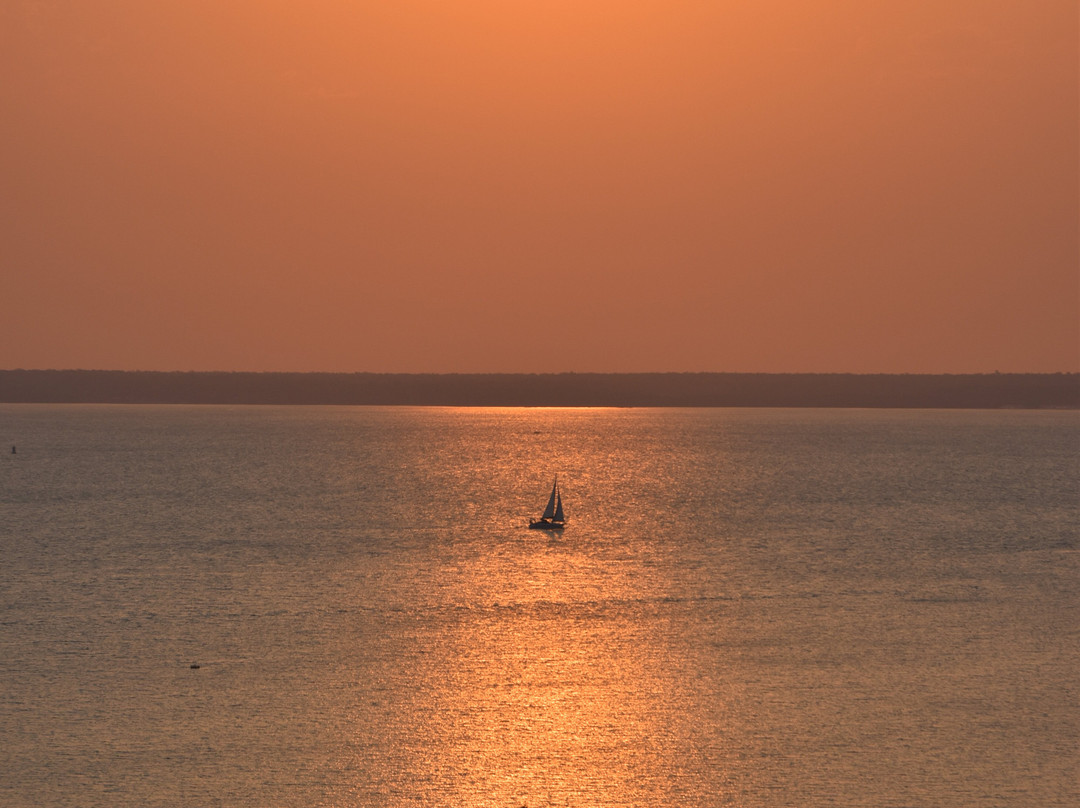 曼特拉滨海酒店主图