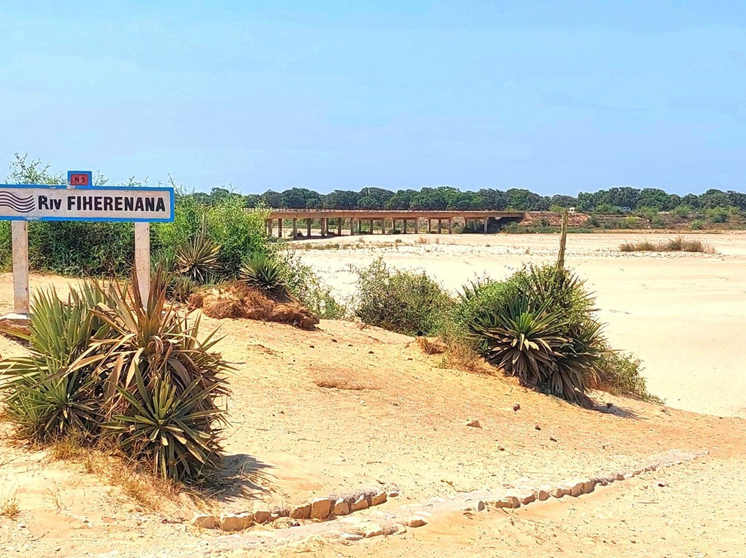 Pont sur la Rivière Fihérénana景点图片
