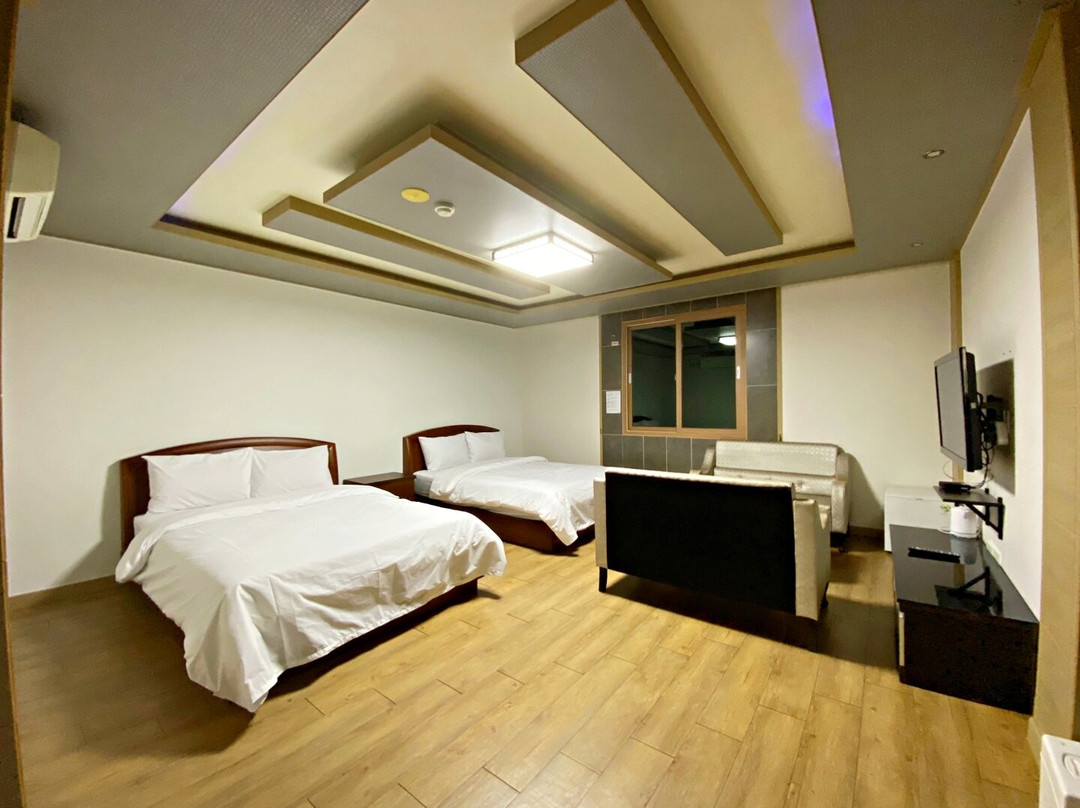 F1 Hotel主图