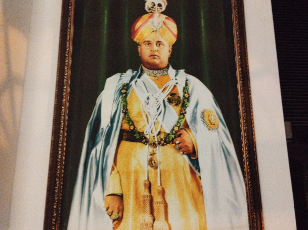 皇家兰花大酒店主图