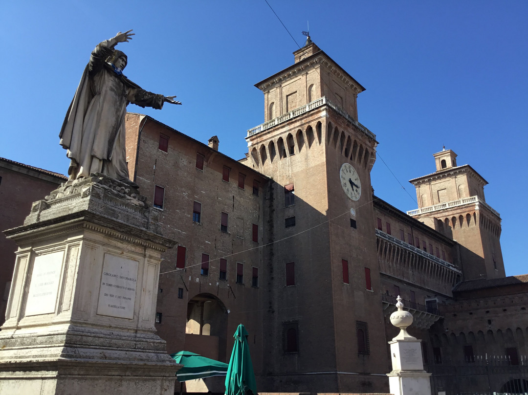 Statua di Girolamo Savonarola-费拉拉必去景点