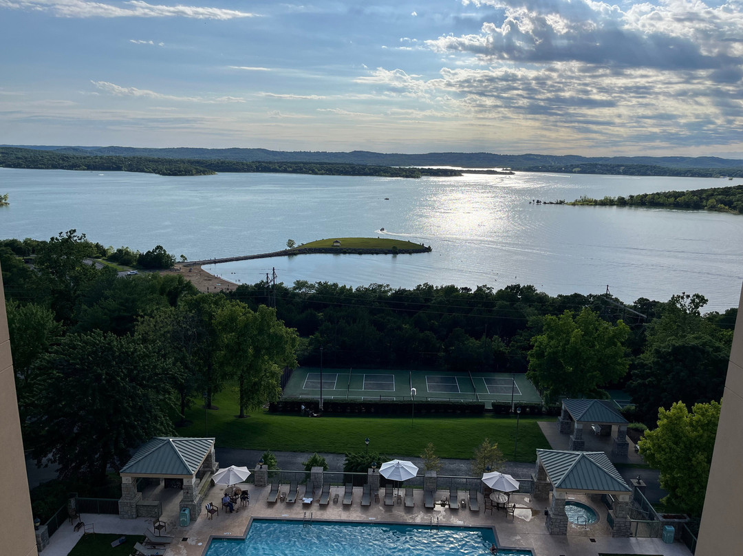 Chateau on the Lake Resort Spa & Convention Center主图