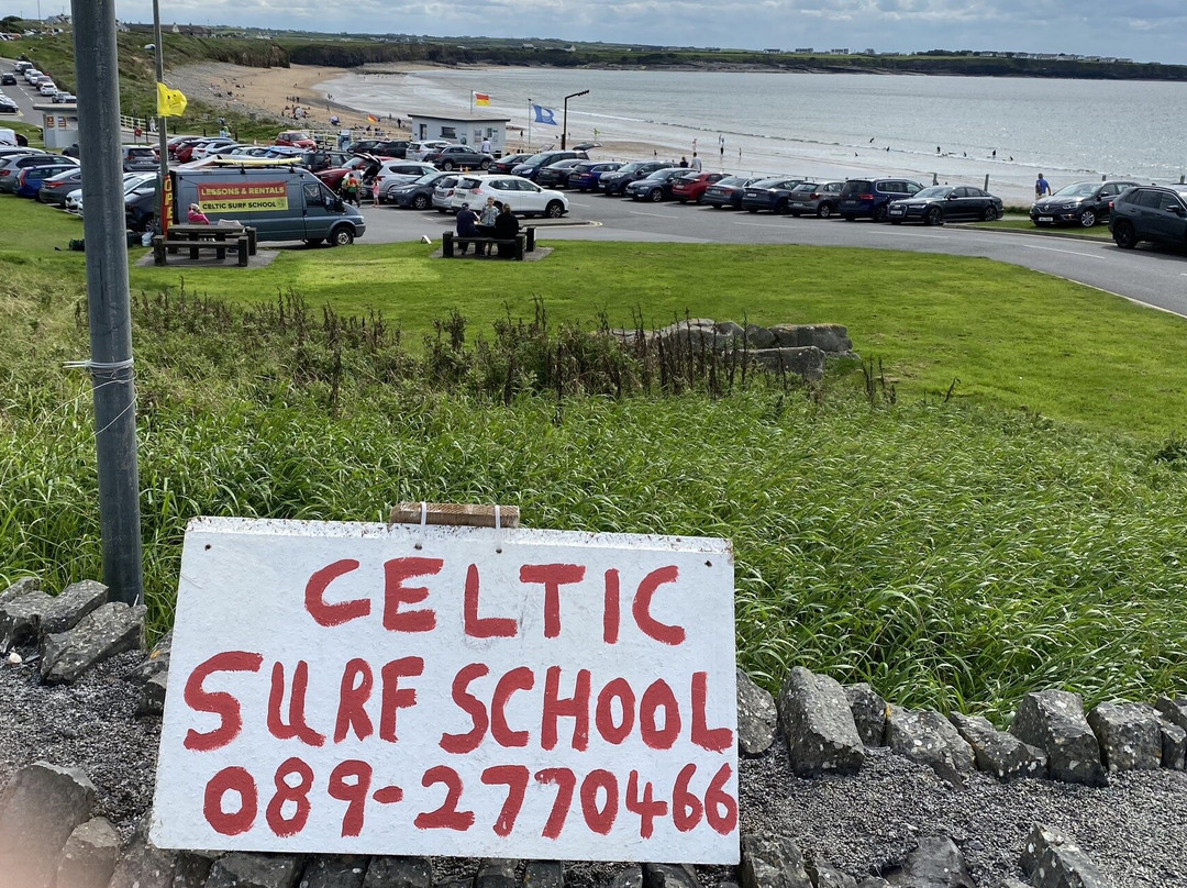 Willie Clancy Statue景点图片