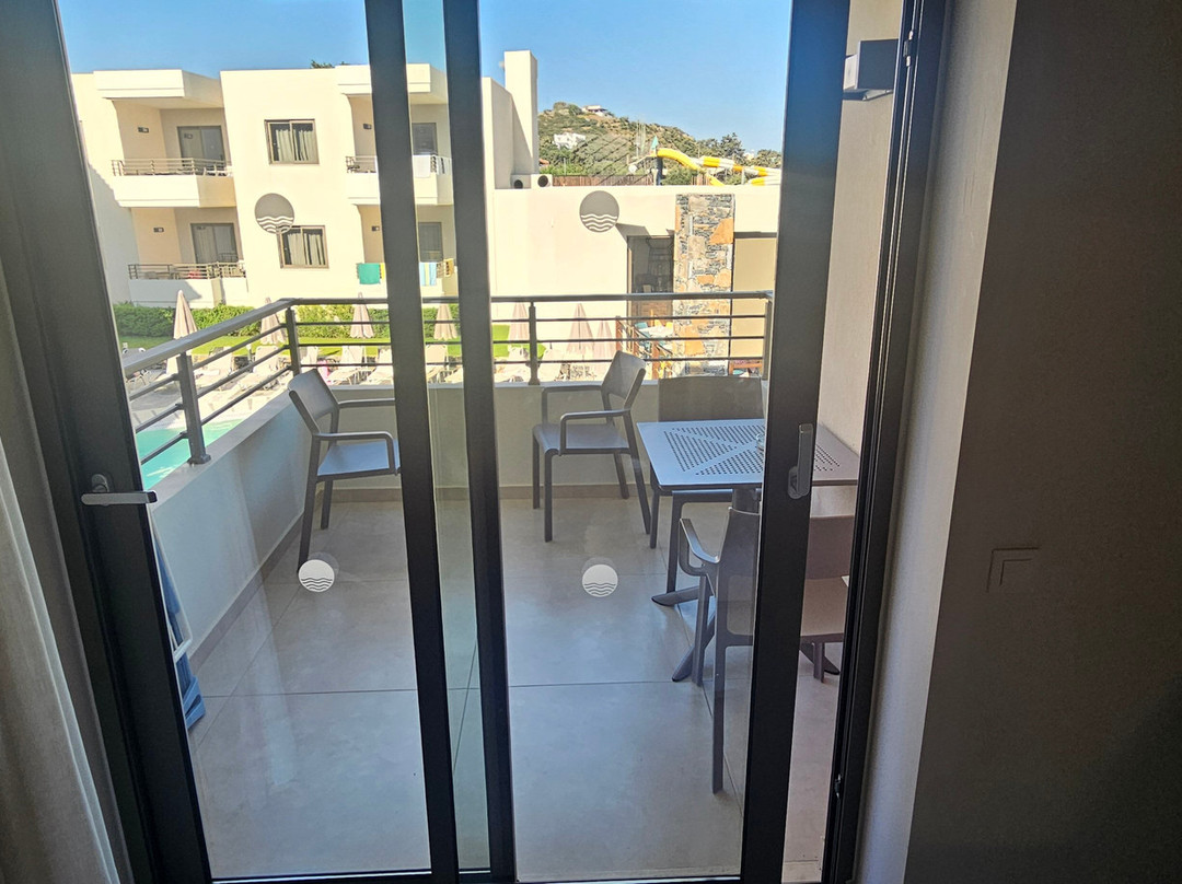 Stefan Village Hotel Apartments主图