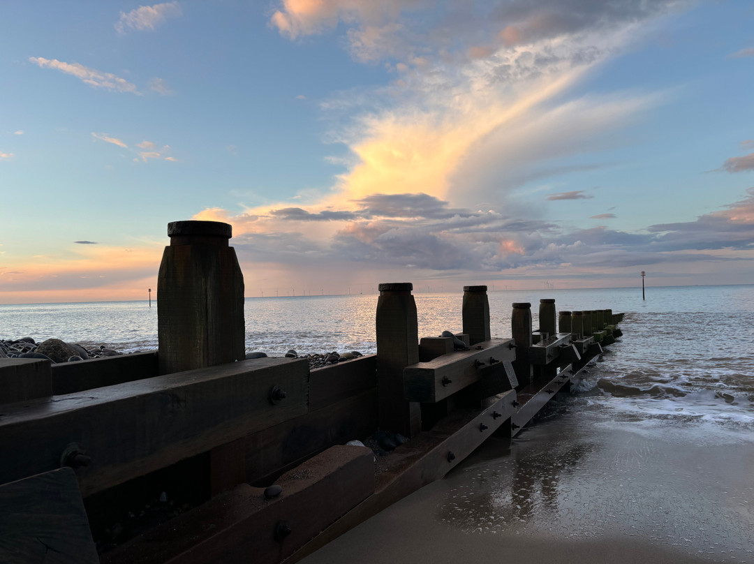 Withernsea Beach景点图片