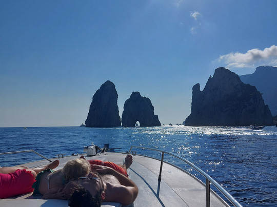 Amalfi Coast & Capri tour by Riva Bravo 38-萨勒诺必去景点