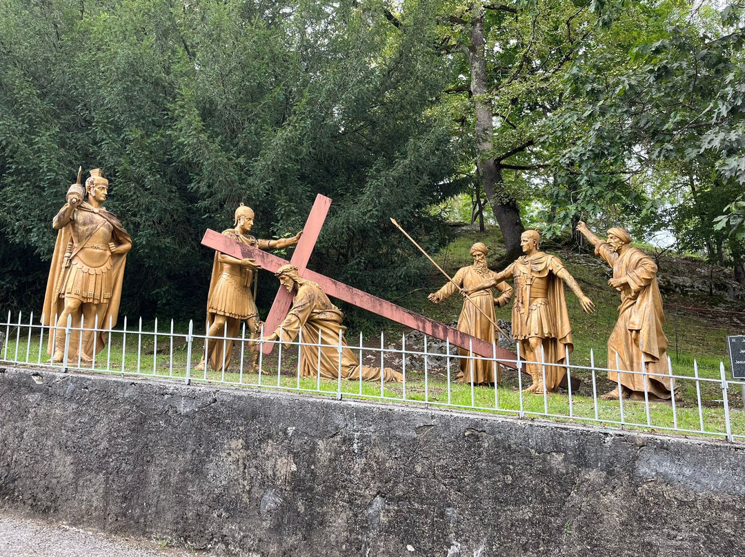 Le Via Crucis/ Way of the Cross/ Chemin de Croix景点图片