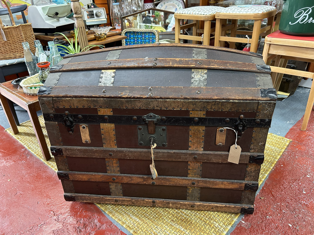 Carmarthen Antiques Centre景点图片