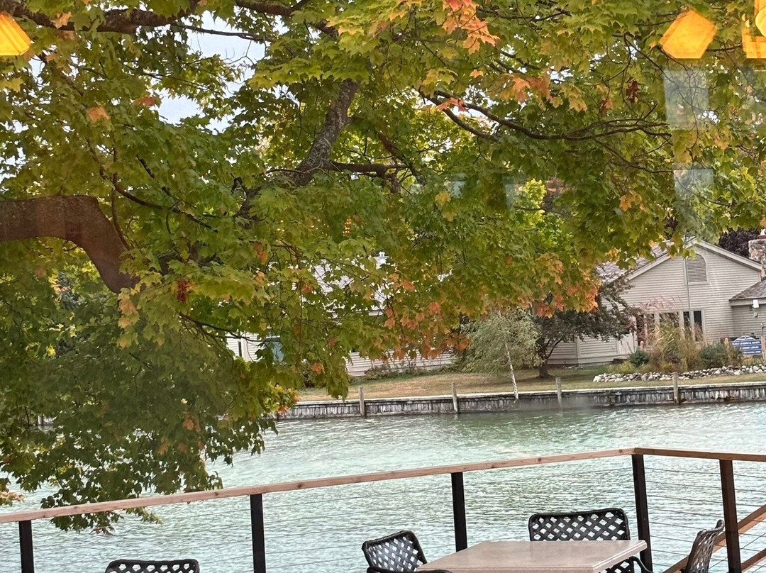 The Riverside Inn主图