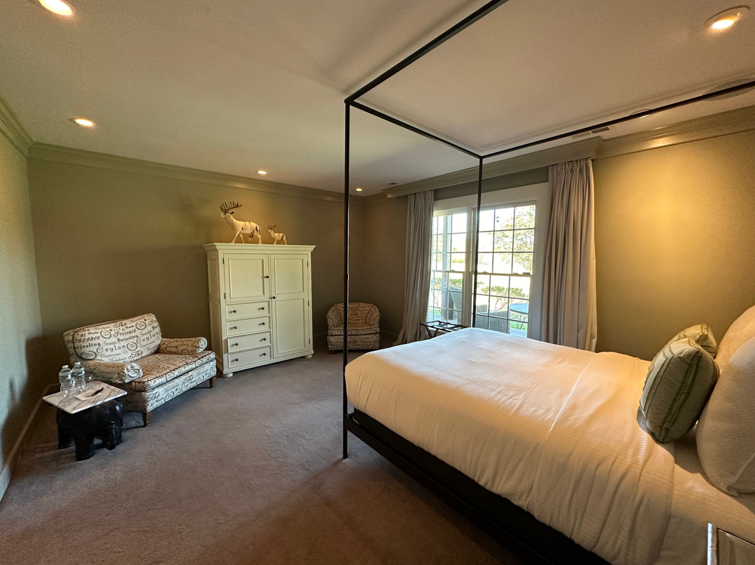 Glen Gordon Manor主图