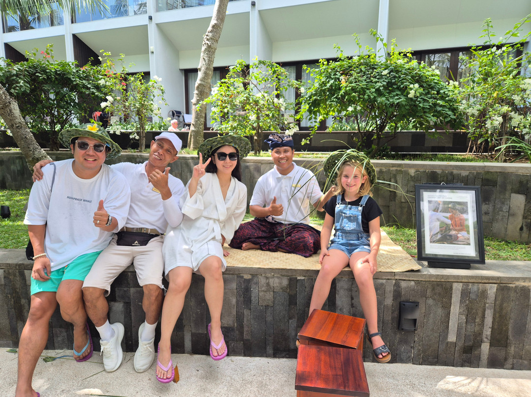 巴厘安瓦亚海滩度假酒店主图