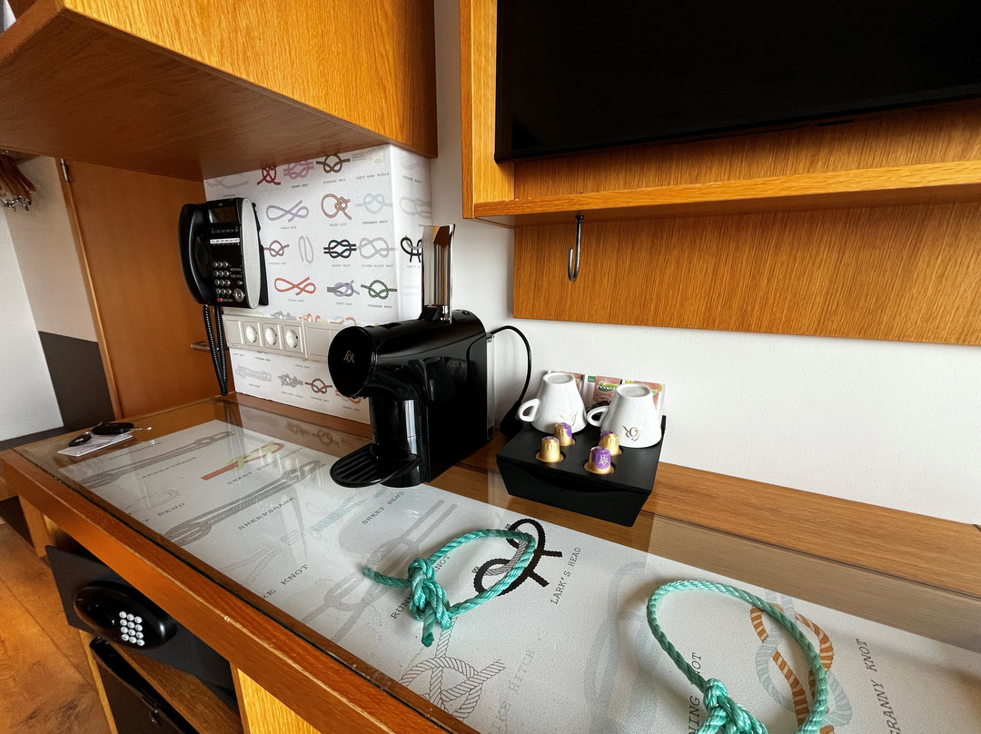 冰岛雷克雅未克滨海酒店主图