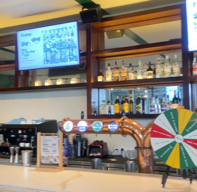 Legends - Bistro Bar & Sports-Tibubeneng必去景点