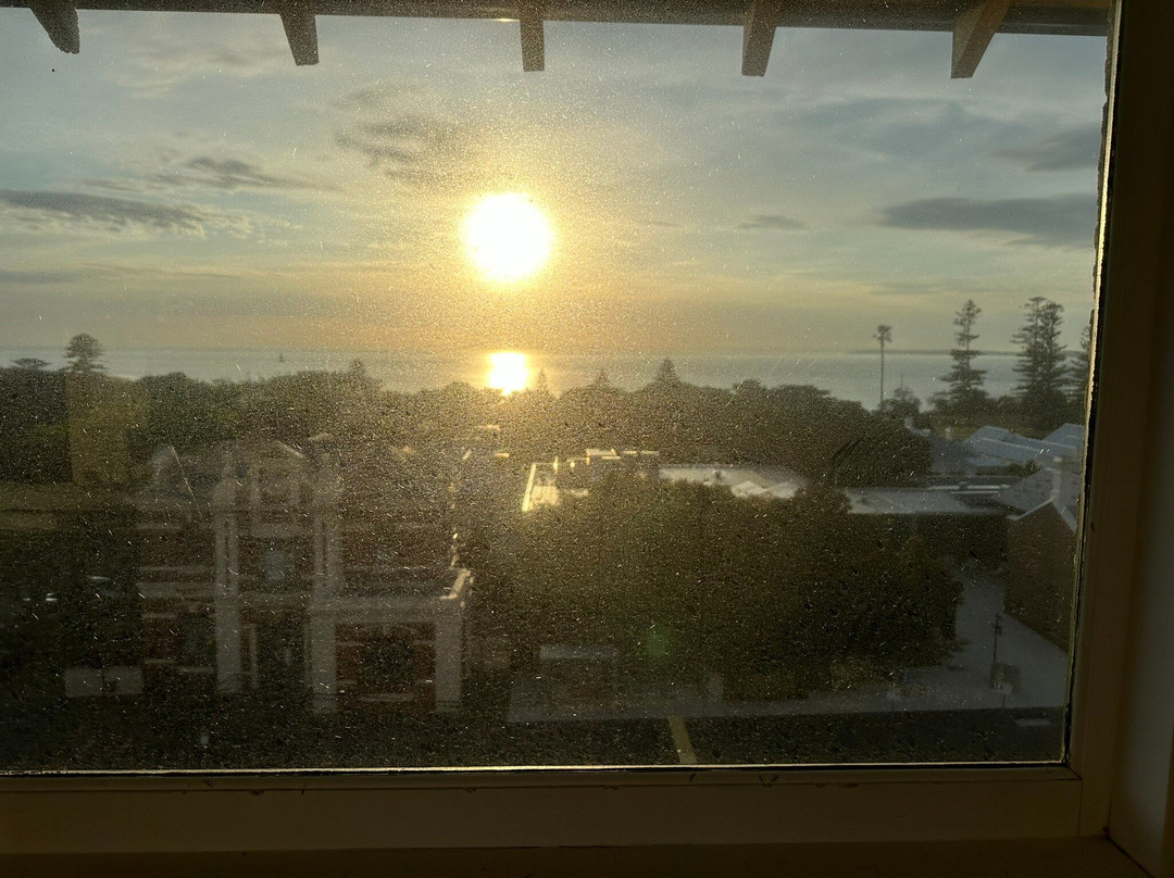 乌厄大酒店主图