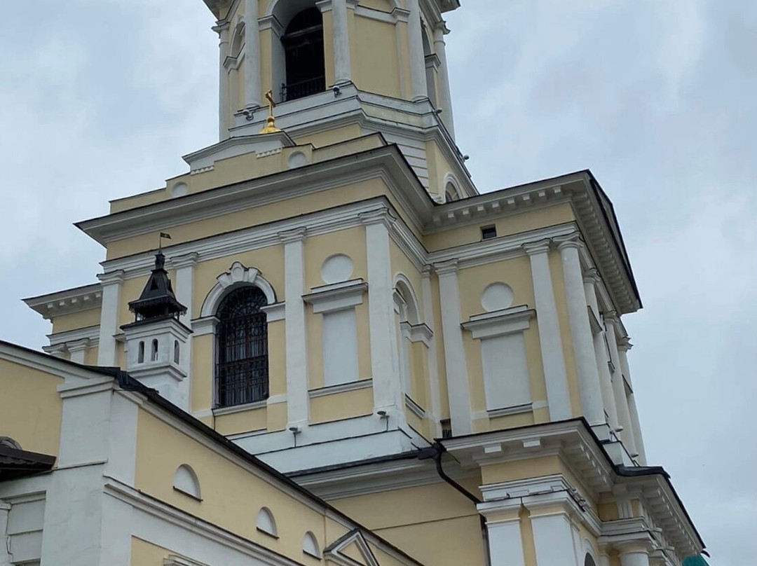 Tryokh Svyatiteley Velikikh Nadvratnaya Church-Serpukhov必去景点
