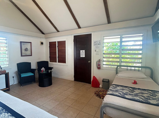 蓝礁湖海滩度假酒店主图