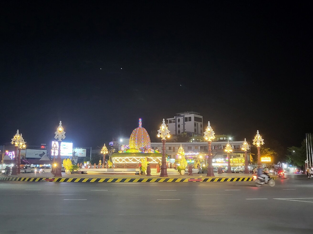 Durian monument-贡布必去景点