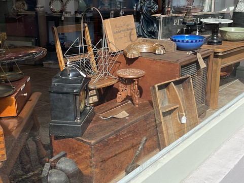 Cotswold Vintage Curios