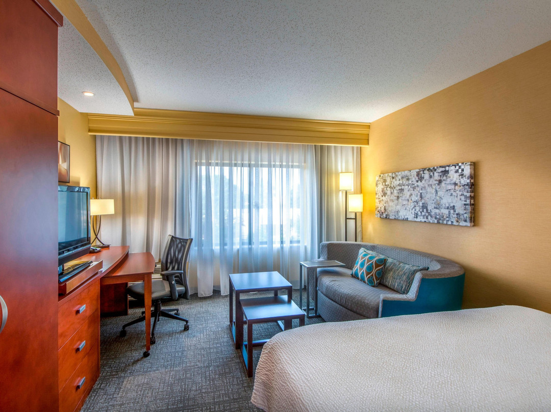 Courtyard by Marriott Greensboro Airport主图