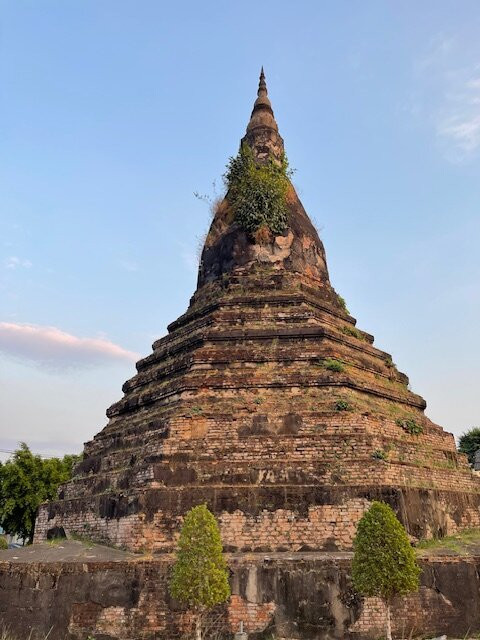 Black Stupa (That Dam)-万象必去景点
