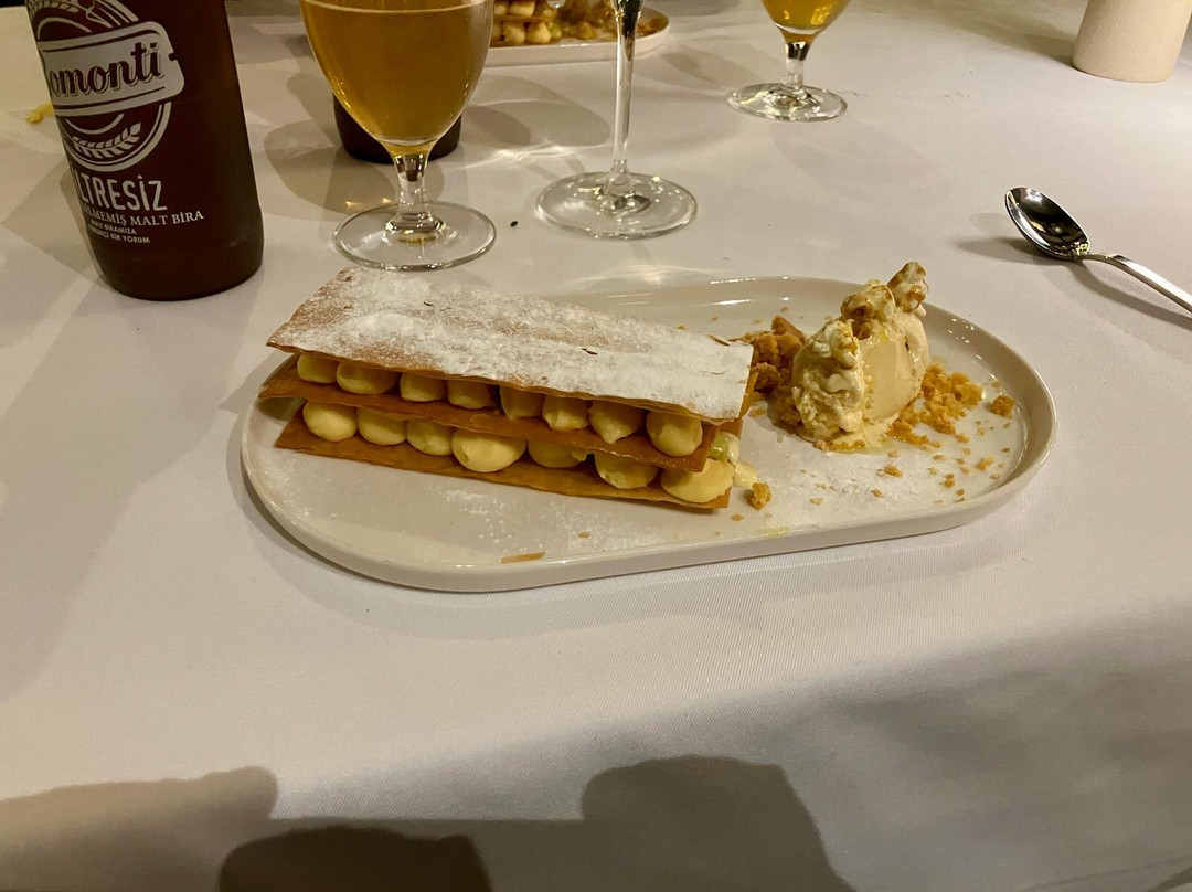 Arts & Crafts Kitchen Bar