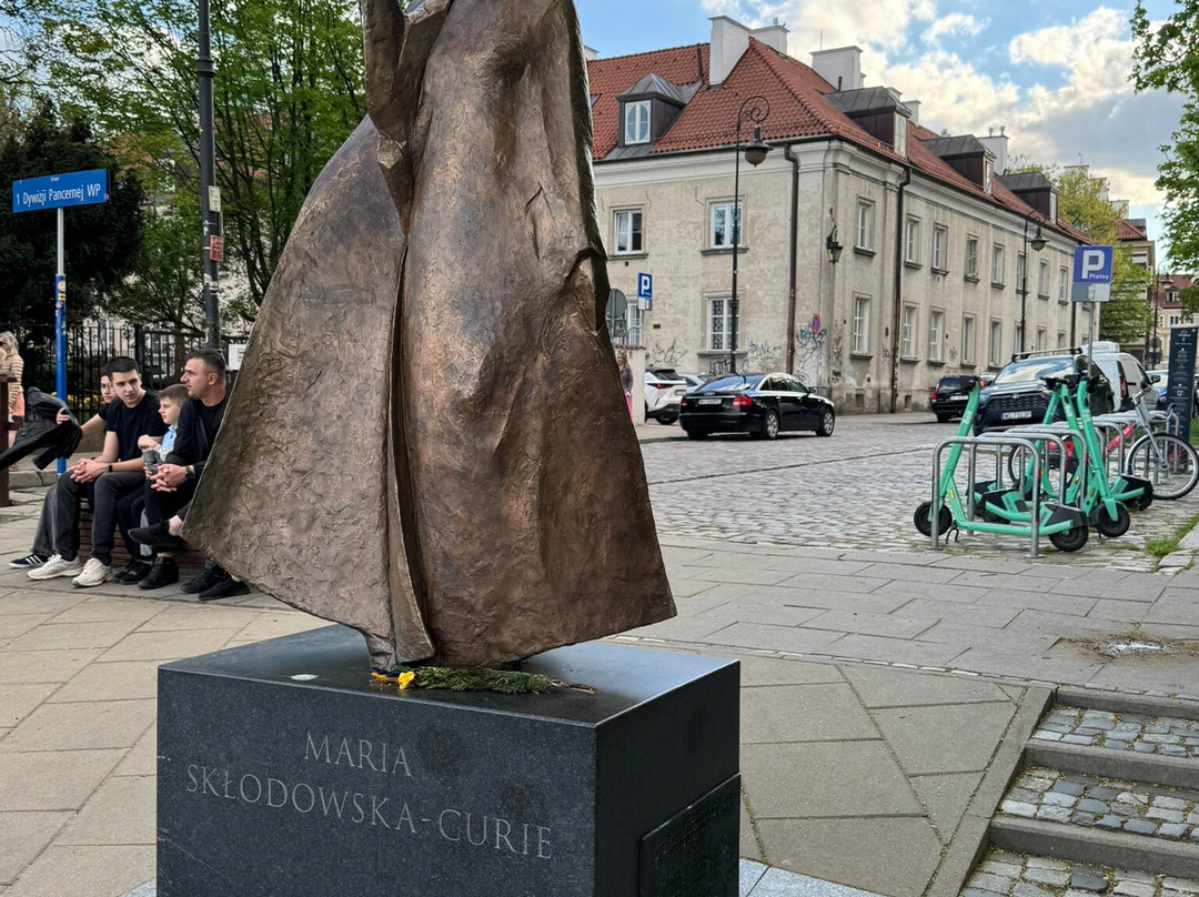 Monument to Maria Sklodowska-Curie景点图片