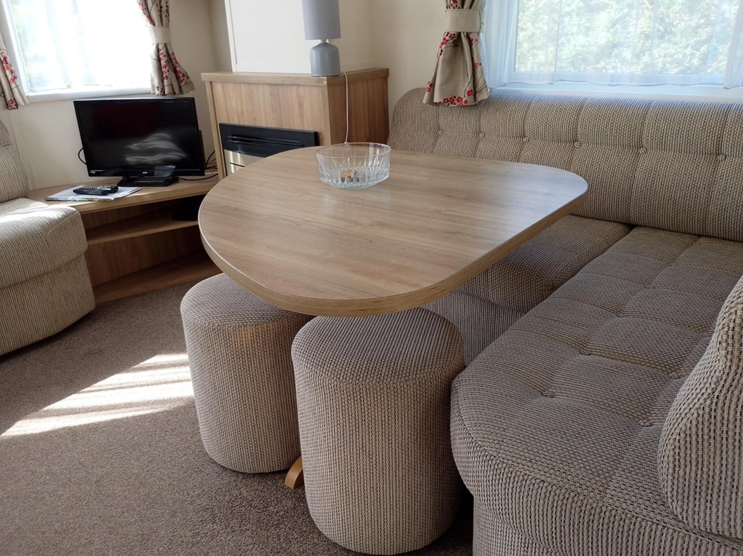 White Gate Caravan Park主图