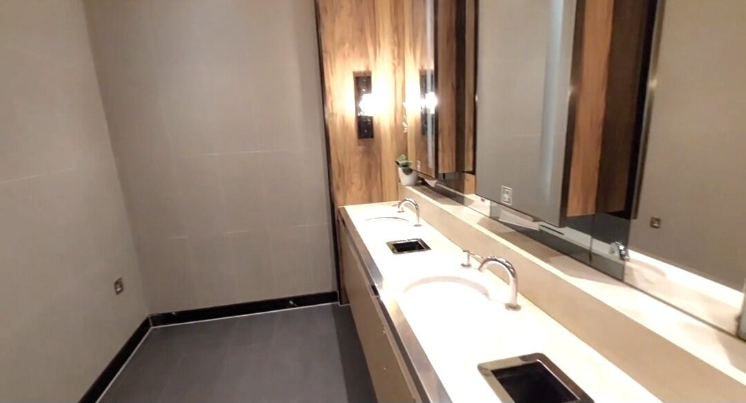 Plaza Premium Lounge Heathrow T2 Departures景点图片