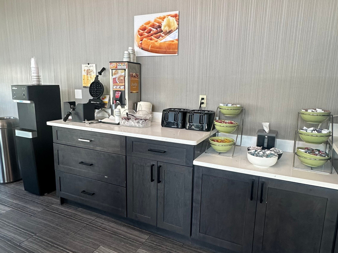 Quality Inn & SuitesQuality Inn & Suites Northampton- Amherst主图