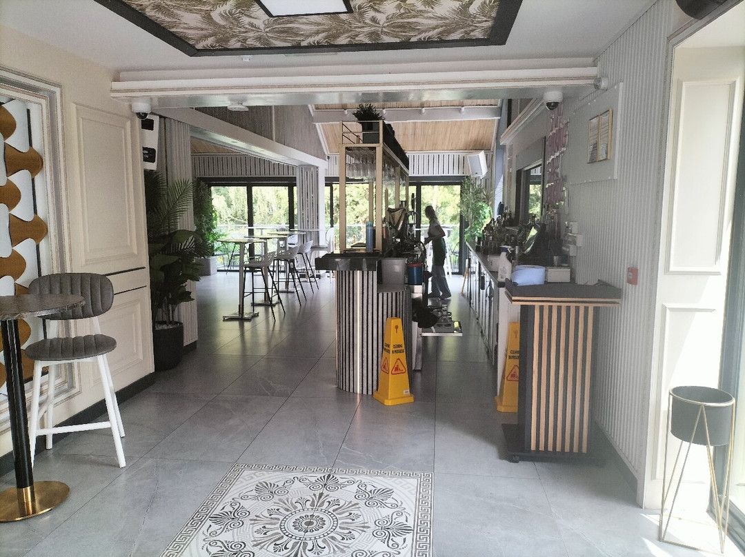 Gustavo Terrace, Bar & Kitchen