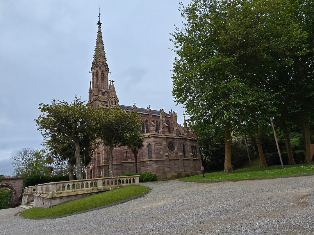 Capilla-Panteon-科米利亚斯必去景点