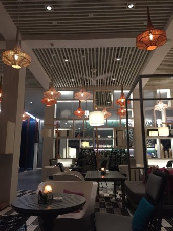 普吉皇家游艇酒店主图