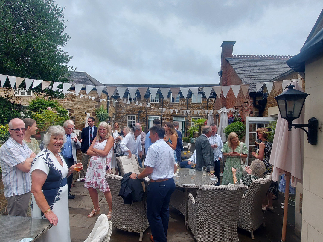 The Falcon Hotel主图