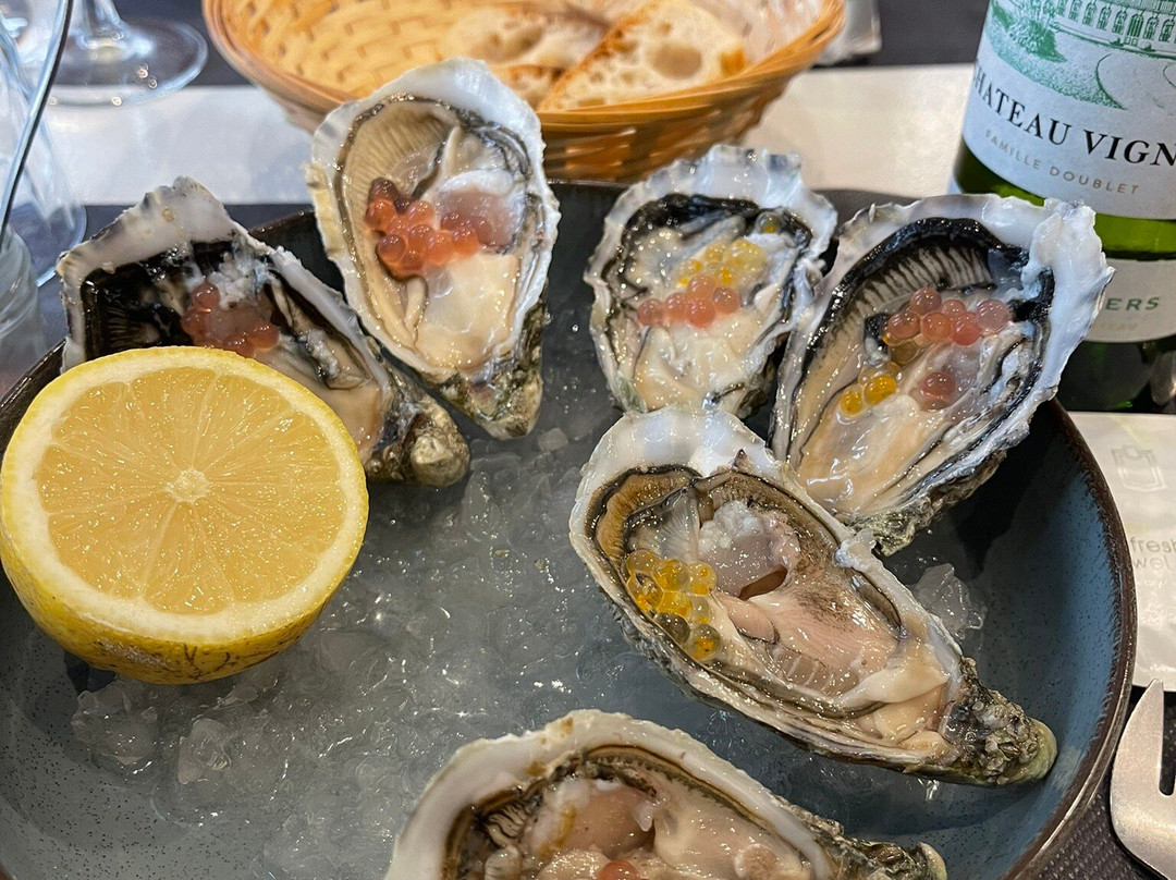 蓝色卵石酒店主图