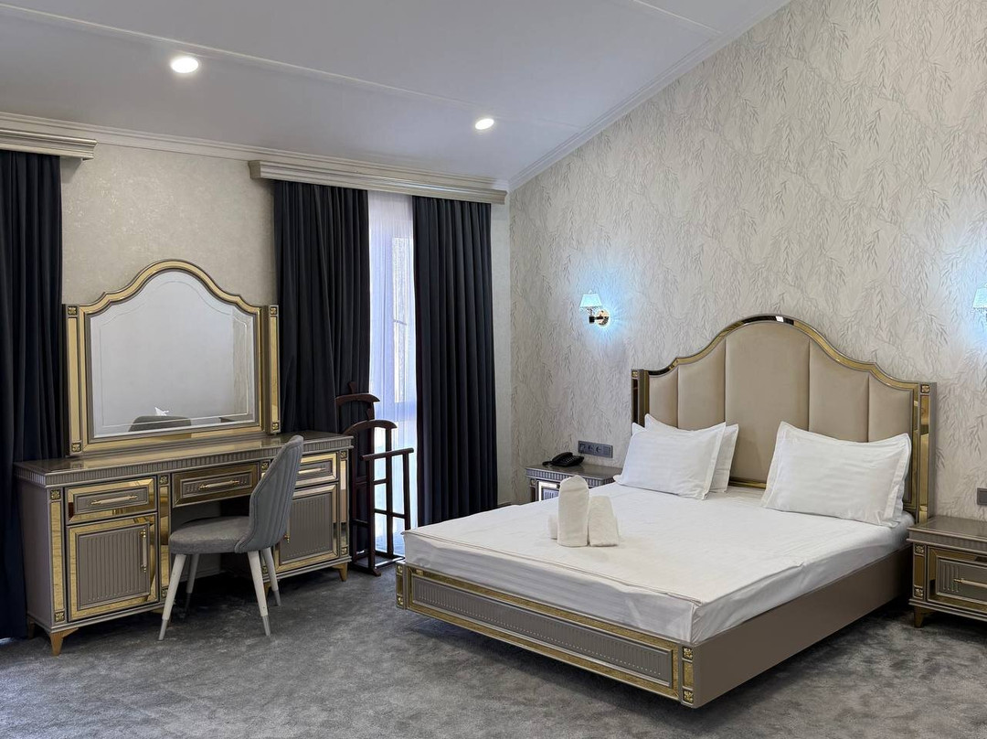 Hotel Oqshom Plaza