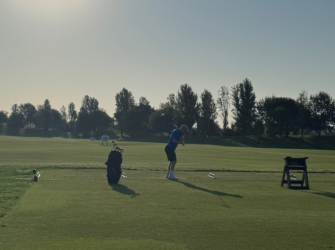 Infinitum Golf Hills-萨洛必去景点