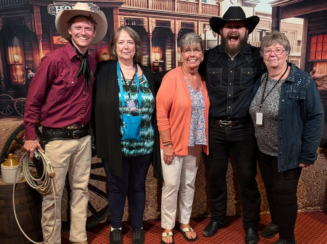 Sneaky Pete's Wild West Dinner Show-威斯康星峡谷必去景点