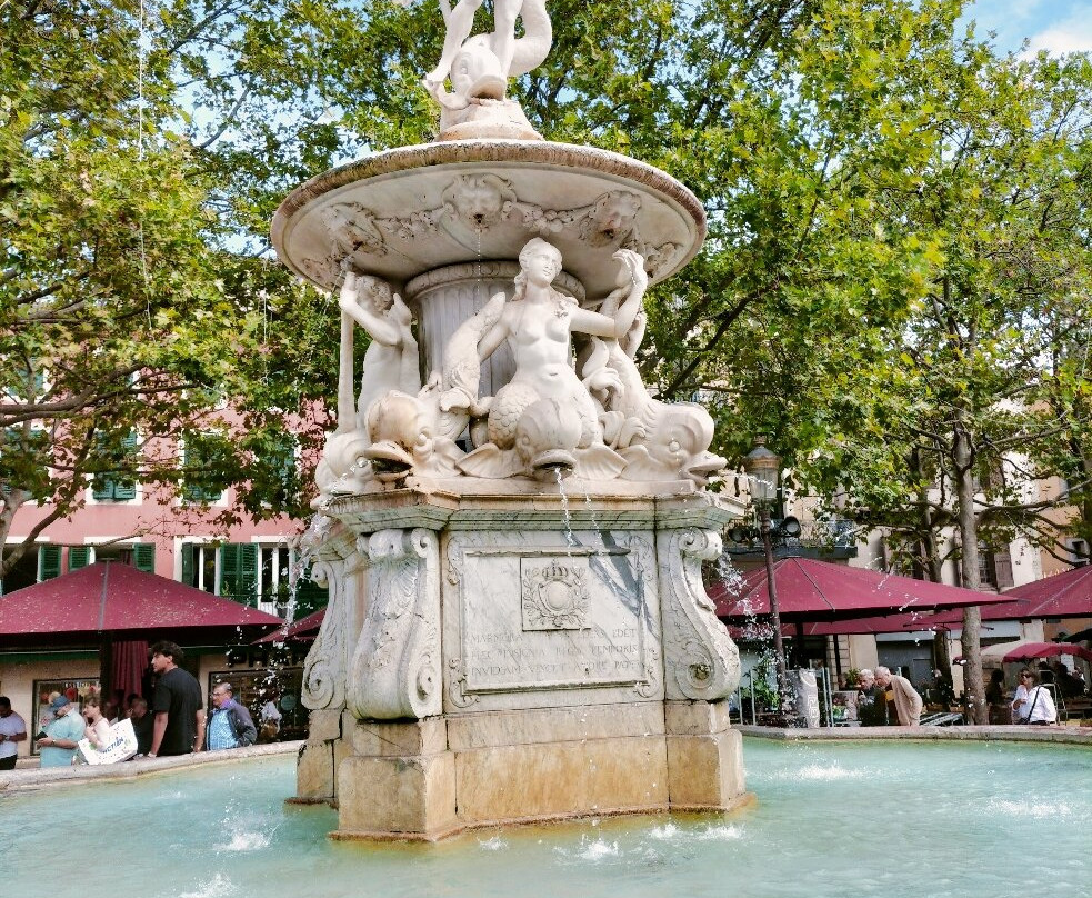 Fountain of Neptune-卡尔卡松必去景点