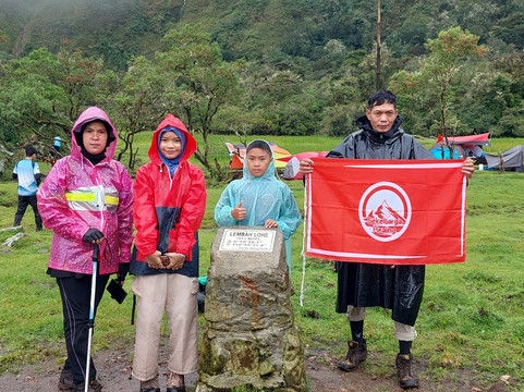 Trekking Lembah Lohe