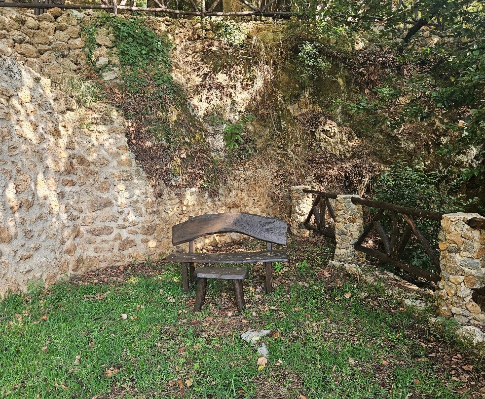 Waterfall Gremina-Anthousa必去景点