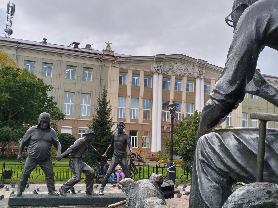 莱昂奈德.盖带雕塑-伊尔库茨克必去景点