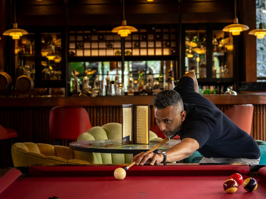 Blind Pig Lounge & Bar