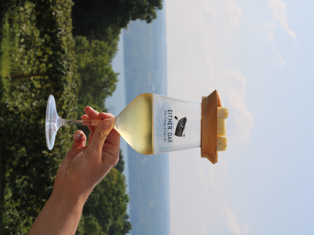 Either Oar Wine, Whiskey, & Cheese Bar-Hector必去景点