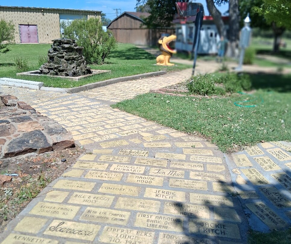 Dorothy's House/Land of Oz-Liberal必去景点