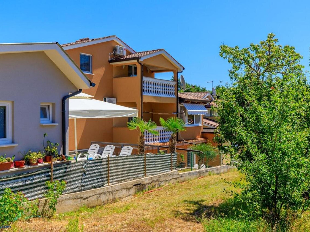 Apartments Pranjic with Pool