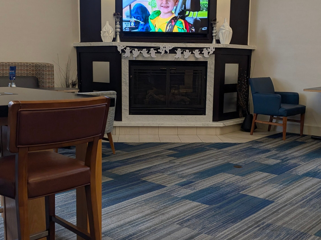 Holiday Inn Express & Suites Akron Regional Airport Area By IHG主图